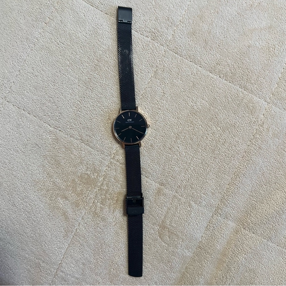 Daniel Wellington black watch